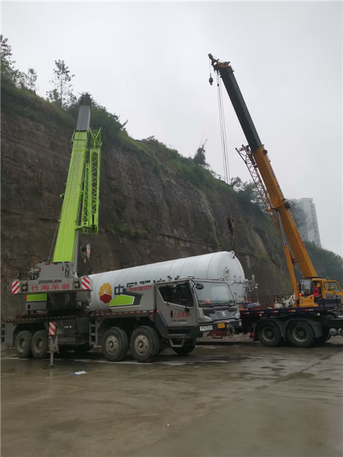 呼玛县“不怕风雨冻”—— 吊车的 “恶劣环境适应” 技术